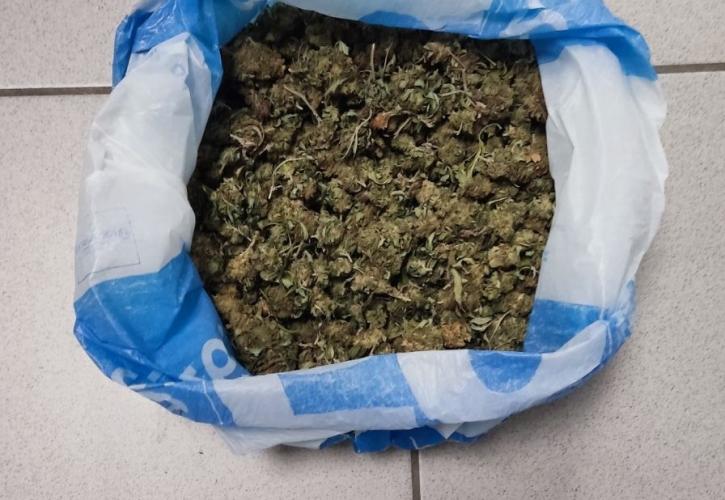 Θεσσαλονίκη: Δύο συλλήψεις για κατοχή και διακίνηση κάνναβης- Κατασχέθηκαν πάνω από πέντε κιλά