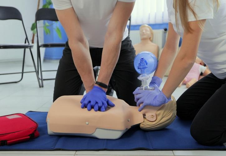 Δωρεάν εκπαίδευση στις Πρώτες Βοήθειες: H πρωτοβουλία της Groupama Ασφαλιστικής που μπορεί να σώσει ζωές