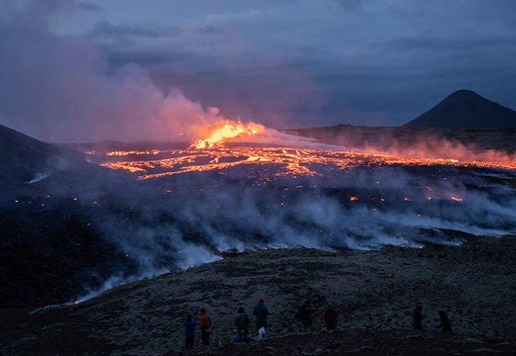 Ισλανδία: Χιλιάδες άνθρωποι εγκατέλειψαν τα σπίτια τους υπό τον φόβο ηφαιστειακής έκρηξης