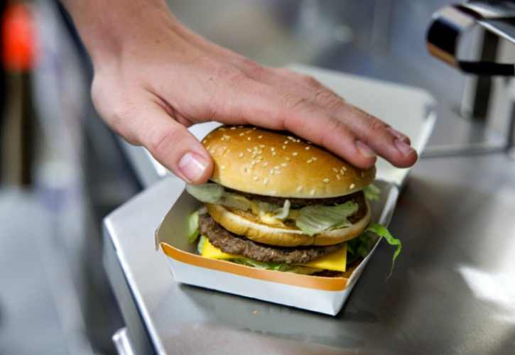 «Χρυσοί» κανόνες για φιλοδώρημα από νυν εκατομμυριούχο που εργαζόταν στα McDonald's