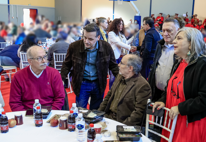 Ο Χάρης Δούκας στο Γεύμα Αγάπης για τους άστεγους της Αθήνας