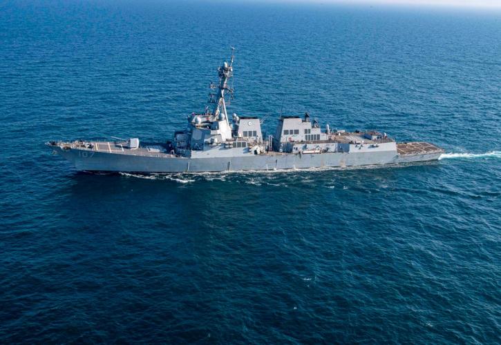Αμερικανικό καταδρομικό κατέρριψε πυραύλους που εκτόξευσαν οι Χούθι εναντίον πλοίου στην Ερυθρά Θάλασσα