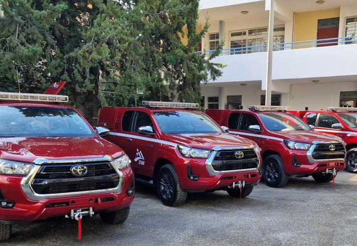 Ο Όμιλος Επιχειρήσεων Σαρακάκη παρέδωσε στον ΣΠΑΥ 15 Πυροσβεστικά Pick up