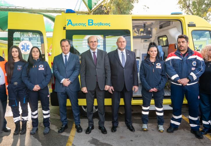 ΥΠΕΘΟ: Παραδόθηκαν δέκα νέα ασθενοφόρα στο ΕΚΑΒ από δωρεές