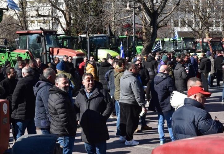 Θεσσαλονίκη: Στο μπλόκο των Nέων Μουδανίων επέστρεψαν οι αγρότες της Χαλκιδικής