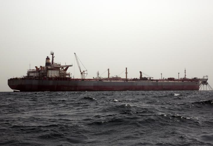 Οι Χούθι στόχευσαν κατά λάθος πλοίο που μετέφερε ρωσικό πετρέλαιο