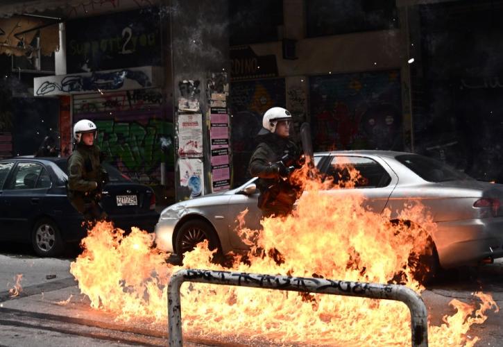 Επεισόδια σε Αθήνα και Θεσσαλονίκη στις πανεκπαιδευτικές πορείες