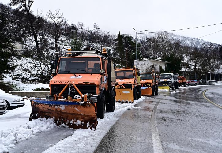 Κακοκαιρία Avgi: Σε πλήρη εξέλιξη η επέλαση του χιονιά - Πού θα είναι κλειστά τα σχολεία, σε ισχύ μέτρα της Τροχαίας