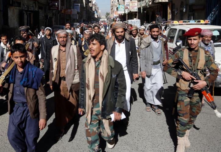 Χιλιαδες κάτοικοι διαδηλώνουν στην Υεμένη μετά τα χτυπήματα ΗΠΑ και Βρετανίας