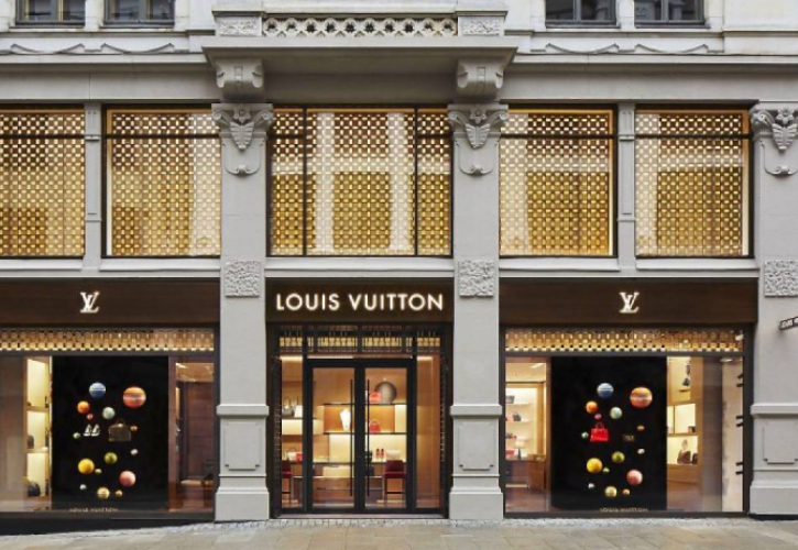 Louis Vuitton Ελλάς: Απογειώνει την πολυτέλεια - «Πετάνε» οι πωλήσεις