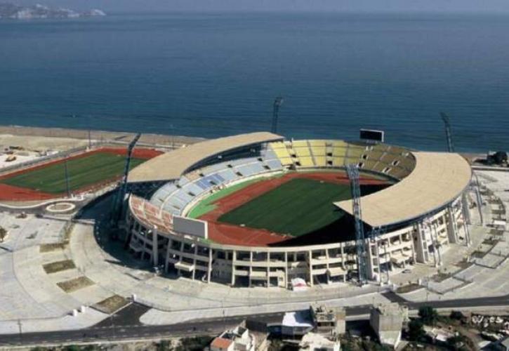 Ηράκλειο: Εκκενώθηκε το Παγκρήτιο Στάδιο - Αποκολλήθηκε τμήμα του στεγάστρου