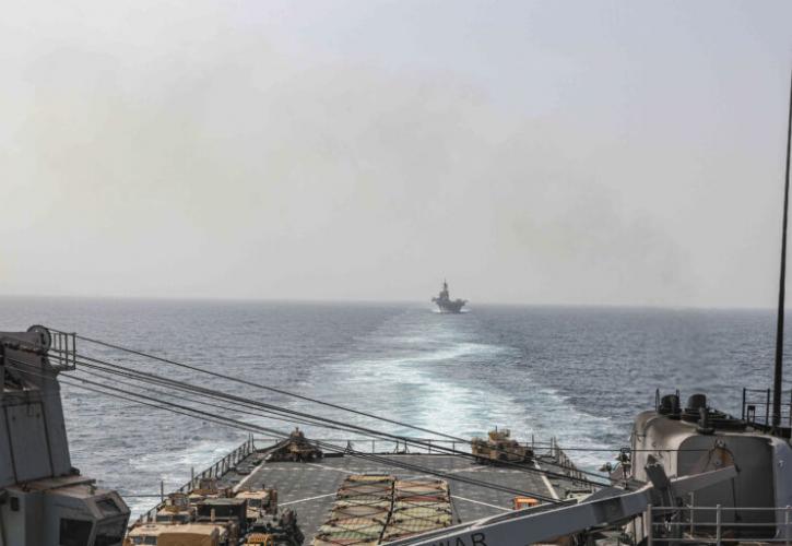 Οι Χούθι χτύπησαν φορτηγό πλοίο αμερικανικών συμφερόντων στα ανοικτά της Υεμένης