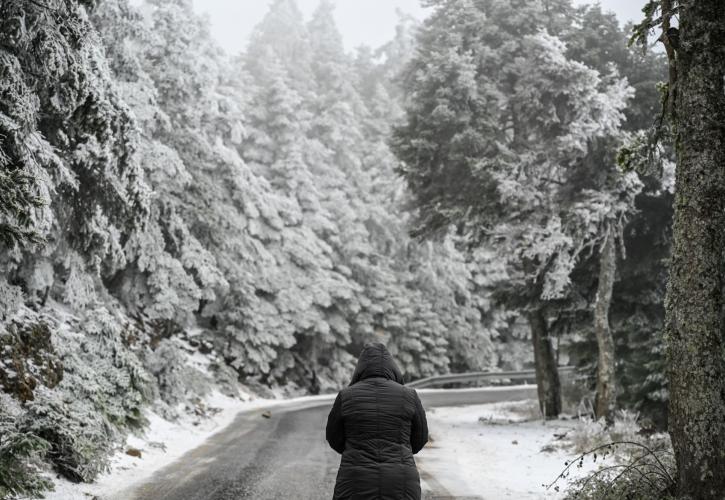 Η κακοκαιρία «Avgi» φέρνει χιόνια, βροχές και θυελλώδεις ανέμους: Τι ισχύει για Αττική – Νέο δελτίο από ΕΜΥ