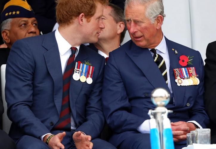 Βρετανικός Τύπος: «Ο βασιλιάς έχει καρκίνο» - Επιστρέφει σήμερα στη Βρετανία ο πρίγκιπας Χάρι