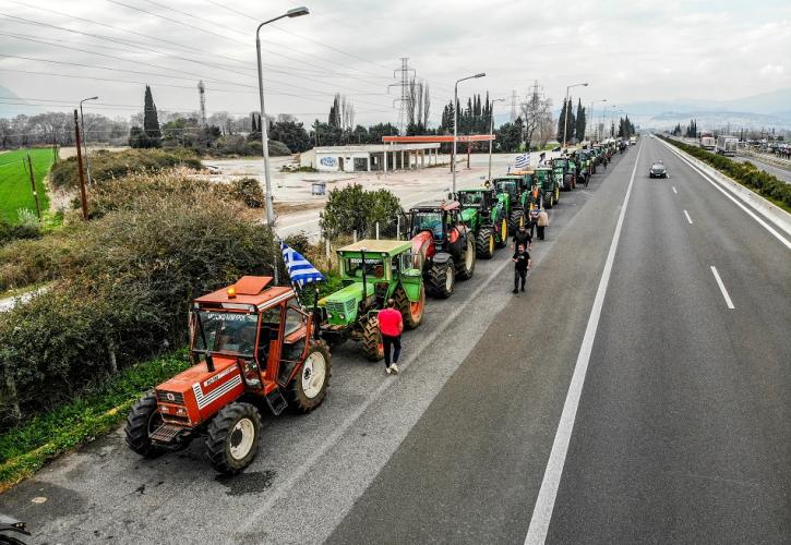 Αγρότες: Αποκλεισμοί στο τελωνείο Ευζώνων και στη Χαλκιδική
