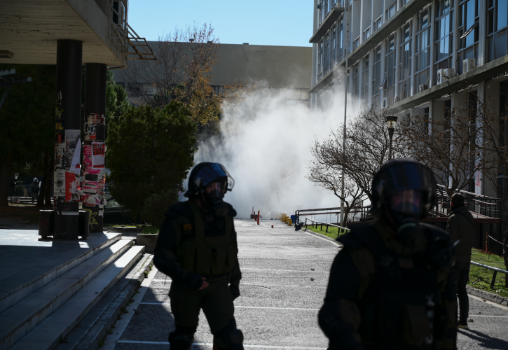 Θεσσαλονίκη: Ένταση, πέτρες και δακρυγόνα στο ΑΠΘ μετά την φοιτητική πορεία