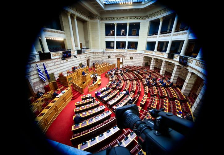 Βουλή: Διεκόπη η εξεταστική επιτροπή για τα Τέμπη λόγω παρουσίας της Κωνσταντοπούλου