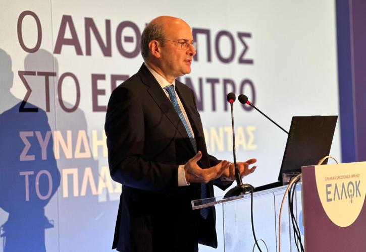 Χατζηδάκης: Εξασφαλίζουμε ισότιμη πρόσβαση σε δάνεια και ασφάλειες ζωής για τους πρώην καρκινοπαθείς