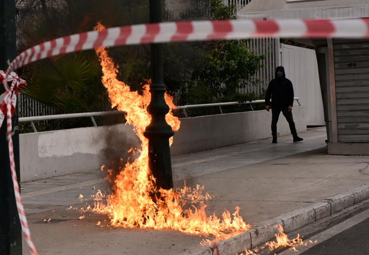 Επεισόδια στην Αθήνα: Μολότοφ, χημικά, Αύρες και συλλήψεις - Αποκαταστάθηκε η κυκλοφορία των οχημάτων