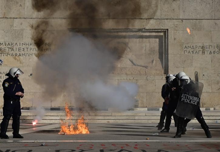 Επεισόδια στο εκπαιδευτικό συλλαλητήριο ενάντια στην ίδρυση μη κρατικών πανεπιστημίων