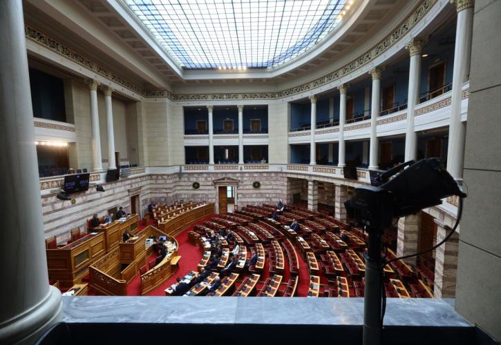 Βουλή: Εν αναμονή της πρότασης δυσπιστίας, η Ολομέλεια άρχισε το νομοθετικό της έργο