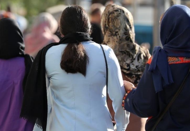 Ιράν: Δύο νεαρές γυναίκες συνελήφθησαν επειδή χόρεψαν δημοσίως