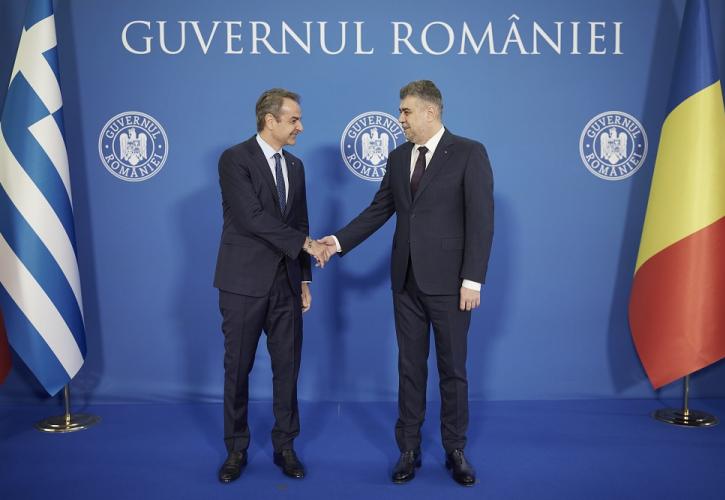 Η ενίσχυση της διμερούς συνεργασίας στις συζητήσεις Μητσοτάκη - Ρουμάνου πρωθυπουργού