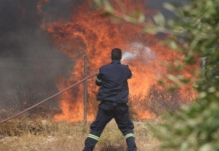 Χανιά: Σε εξέλιξη φωτιά κοντά στον ναύσταθμο της Σούδας - Μήνυμα από το 112