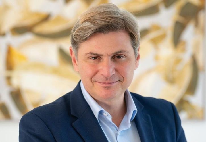 Στο ΠΑΣΟΚ ο Νικόλας Φαραντούρης: «Ενώνω τη φωνή μου για διαφάνεια και πολιτική αλλαγή»