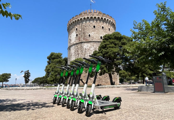 Τα ηλεκτρικά πατίνια της Lime επιστρέφουν από σήμερα στους ελληνικούς δρόμους
