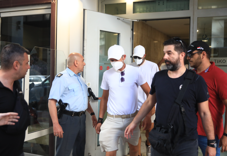 Φωτιά στην Ύδρα: Προσωρινά κρατούμενοι πλοίαρχος και υποπλοίαρχος της θαλαμηγού