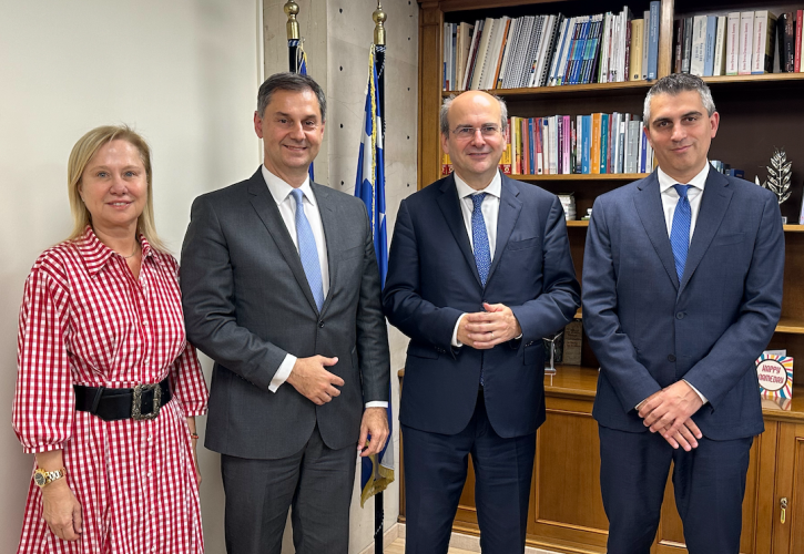 ΥΠΕΘΟ: Ο Χάρης Θεοχάρης παρέδωσε στον Χρίστο Δήμα