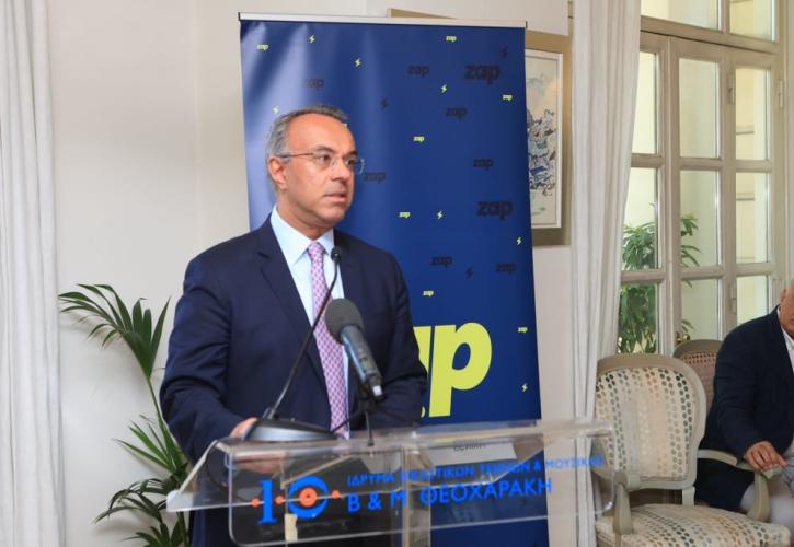 Σταϊκούρας: Επιπλέον κίνητρα στους αυτοκινητιστές για ηλεκτρικά οχήματα ταξί