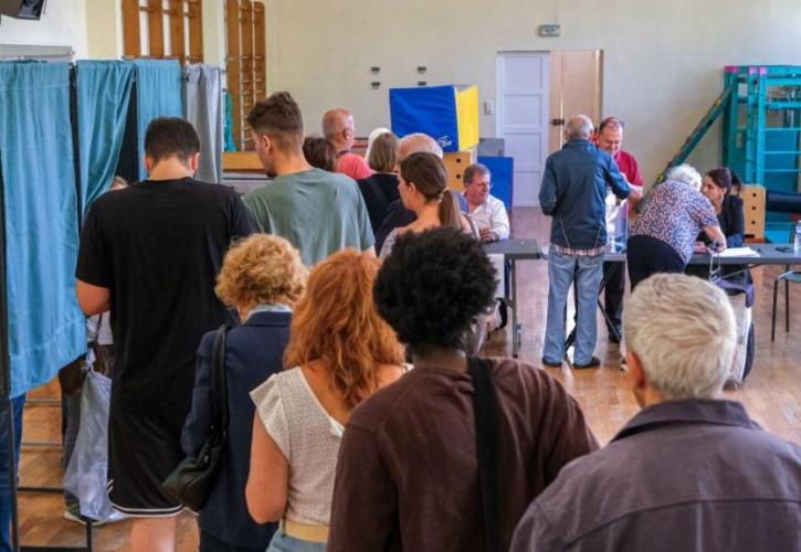 Εκλογές Γαλλία: Μαζική η προσέλευση στις κάλπες - Η μικρότερη αποχή εδώ και δεκαετίες