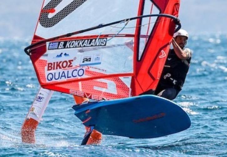 IQFoil ανδρών: Αναβλήθηκαν οι ιστιοδρομίες λόγω απουσίας αέρα, αύριο ρίχνεται στη «μάχη» ο Κοκκαλάνης