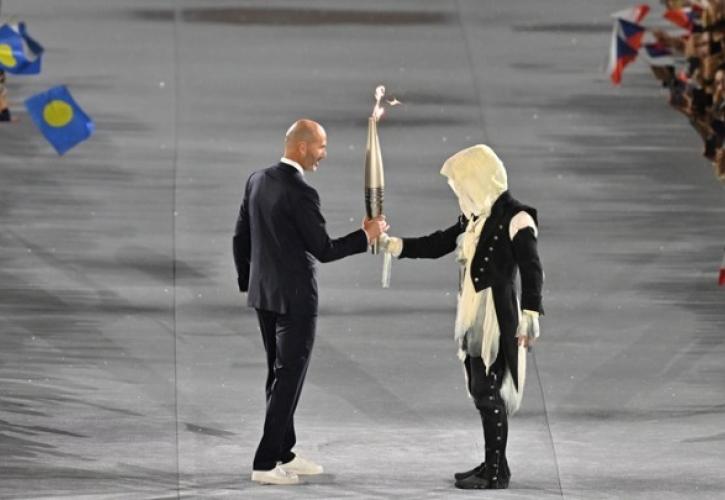 Ολυμπιακοί αγώνες: Νογκέιρα και οι άλλοι 11...πίσω από το μυστηριώδη μασκοφόρο με την Ολυμπιακή Φλόγα
