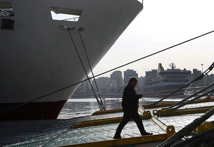 Δεμένα αύριο τα πλοία λόγω συμμετοχής της ΠΝΟ στην 24ωρη απεργία της ΓΣΕΕ