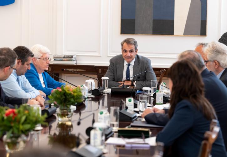 Σύσκεψη Μητσοτάκη - Σαρπ: Στο επίκεντρο η ενίσχυση της Επιτροπής Ανταγωνισμού