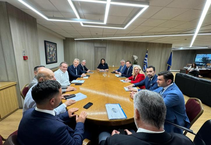 Συνάντηση Κεραμέως με εκπροσώπους από ΣΕΤΕ και ΕΣΕΕ