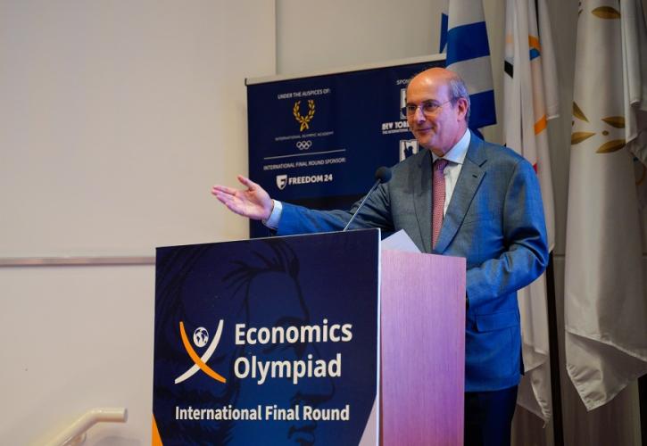 Χατζηδάκης: Η οικονομική εκπαίδευση των πολιτών συμβάλλει στην προστασία από τον λαϊκισμό