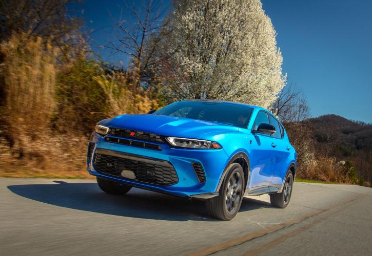 Η Stellantis διαψεύδει την πώληση των Chrysler και Dodge