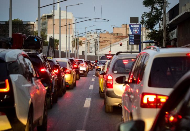 Καύσιμα: Η φθηνή βενζίνη προκαλεί μποτιλιάρισμα