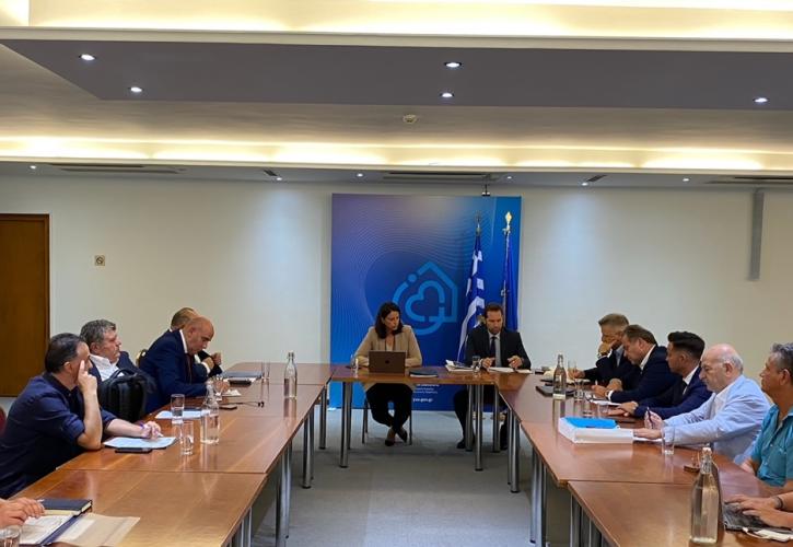 Κεραμέως: Πιλοτική εφαρμογή της Ψηφιακής Κάρτας Εργασίας σε εστίαση και τουρισμό εντός Σεπτεμβρίου