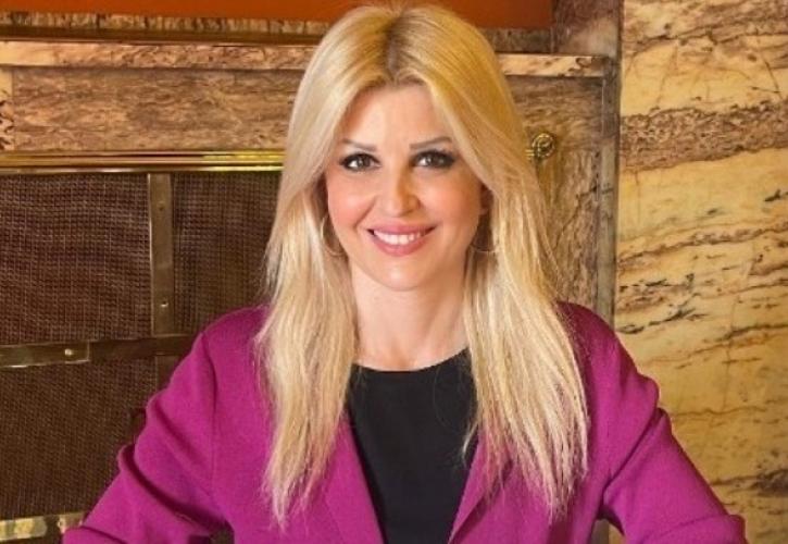 Επίθεση με μπογιές και τρικάκια στην είσοδο του βουλευτικού γραφείου της Έλενας Ράπτη