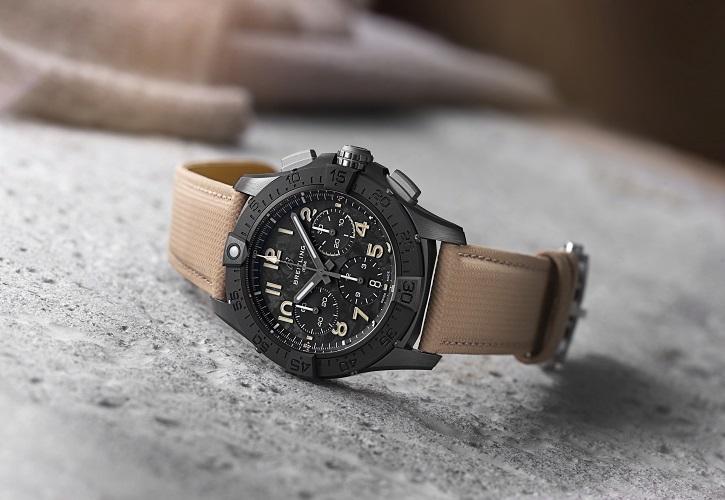 Η Breitling επεκτείνει τη συλλογή Avenger με νέα μεγέθη, υλικά και μοντέλα «Night Mission»