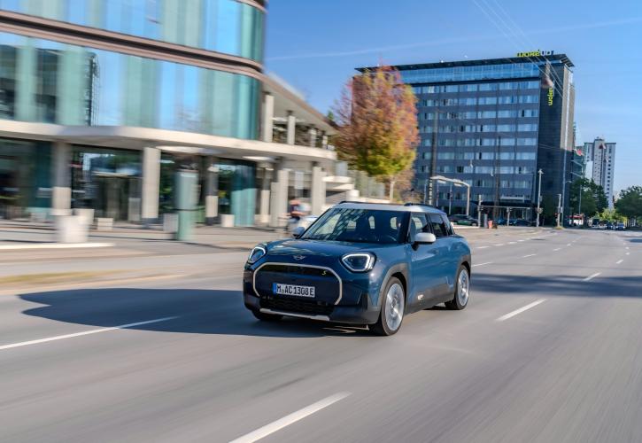 MINI Aceman: Το νέο ηλεκτρικό crossover έρχεται με καινοτομίες και αυθεντικό στιλ