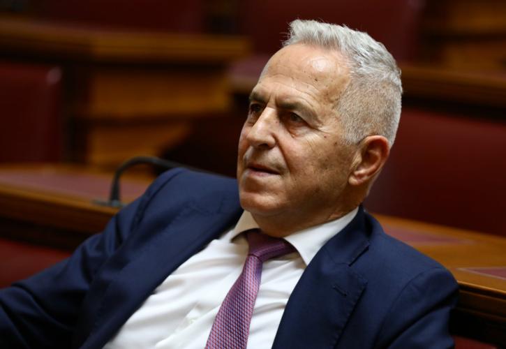 Κατέθεσε τη δήλωση ανεξαρτητοποίησής του από τον ΣΥΡΙΖΑ ο Αποστολάκης – Η νέα ανθρωπογεωγραφία της Βουλής