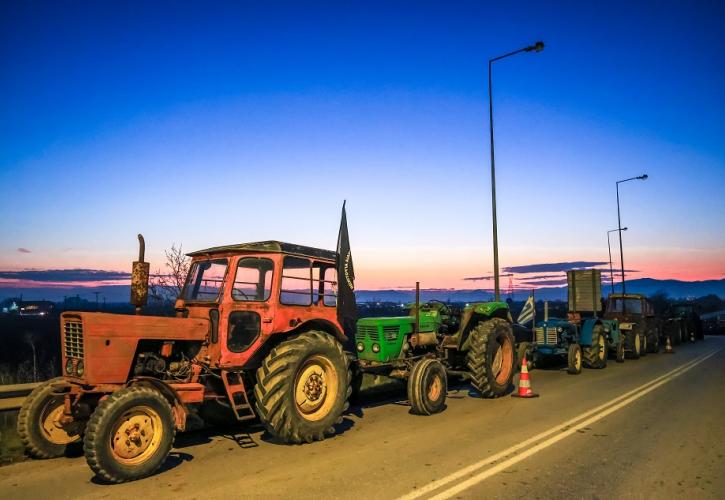 Συλλαλητήριο αγροτών με τρακτέρ στο κέντρο της Λάρισας