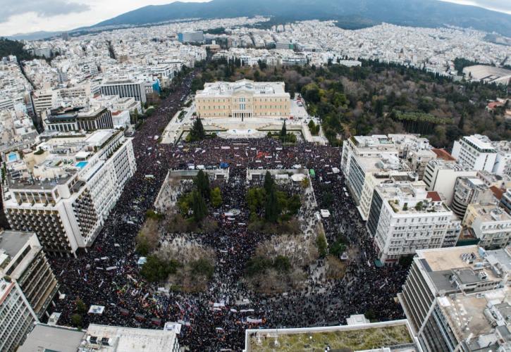 Δύο χρόνια από τα Τέμπη: Μεγαλειώδης συγκέντρωση στο Σύνταγμα - Εκατοντάδες συλλαλητήρια σε όλη τη χώρα