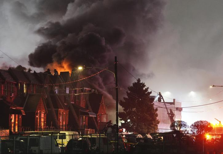 ΗΠΑ: Στους επτά έφτασαν οι νεκροί της συντριβής αεροασθενοφόρου στη Φιλαδέλφεια